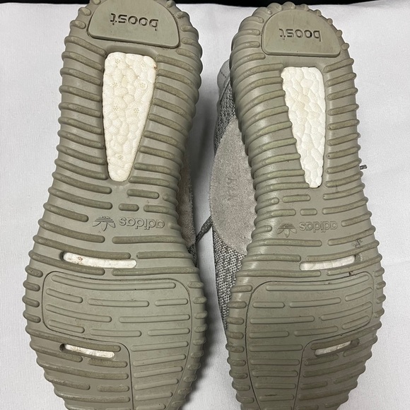 Authentic | Yeezy boost 350

AGATE GRAY/MOONROCK - Picture 7 of 9